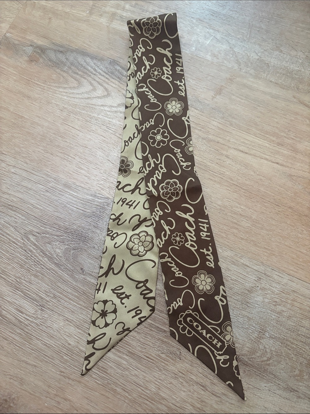Coach signature logo Silk scarf Tie "Pecan"-colored - Picture 3 of 3